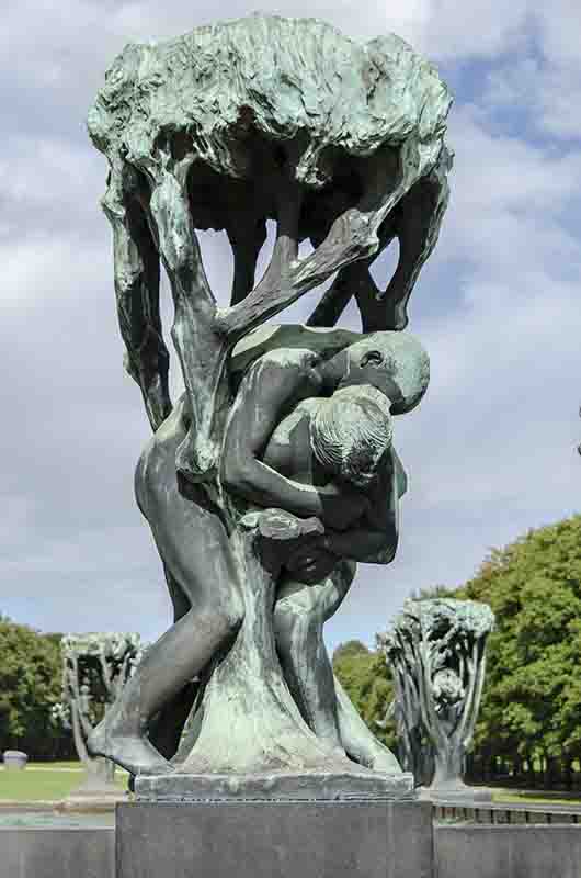 Noruega - Oslo 061 - parque Vigeland - La Fuente.jpg